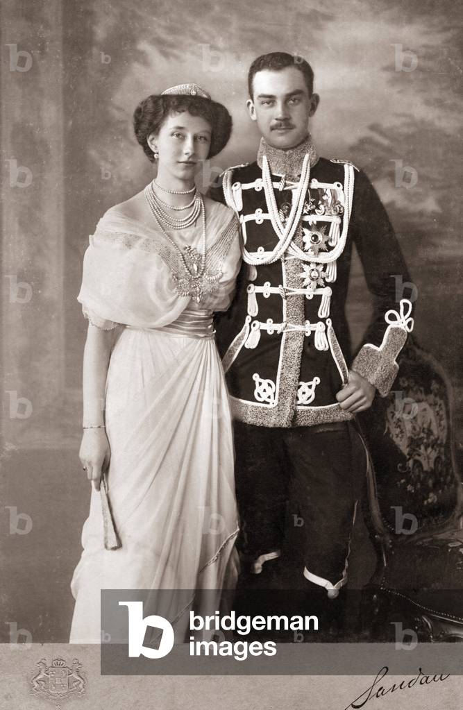 The ducal couple Ernst August and Victoria Louise, 1913 (b/w photo)
