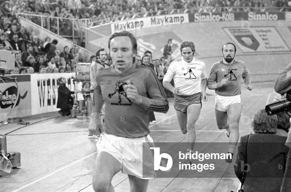 Klaus Wolfermann at the Sportpressefest (Sports Press Festival) in Munich, 1974 (b/w photo)
