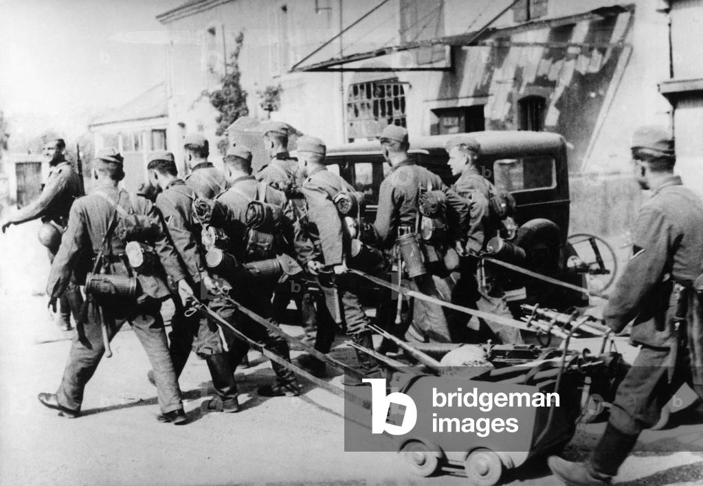German infantry during the advance in France, 1940