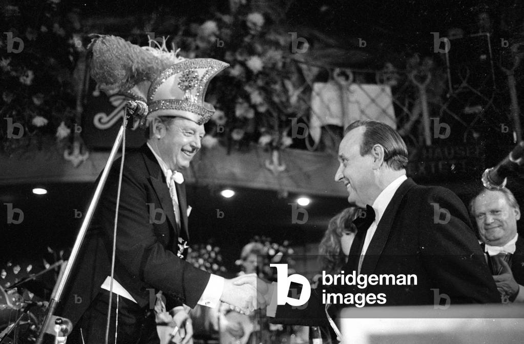 Awarding the Karl Valentin Order to Hans-Dietrich Genscher, 1982 (b/w photo)