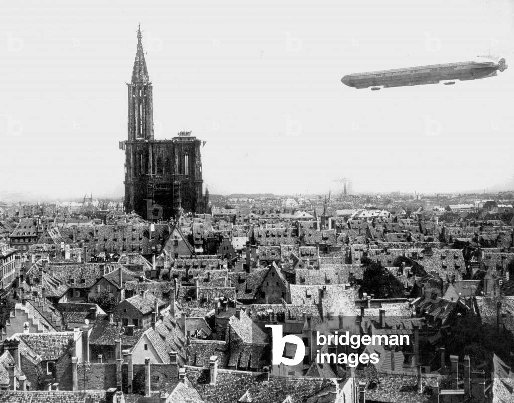 Zeppelin airship 'LZ 4 'over Strasbourg, 1908 (b/w photo)