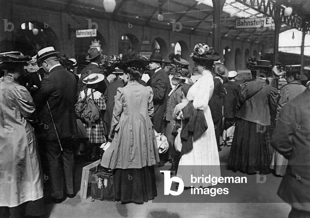 The Stettin Station, 1912 (b/w photo)
