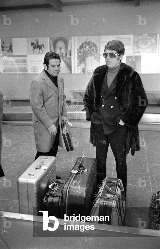 The Spanish singer Raphael at the Munich-Riem Airport, 1972 (b/w photo)