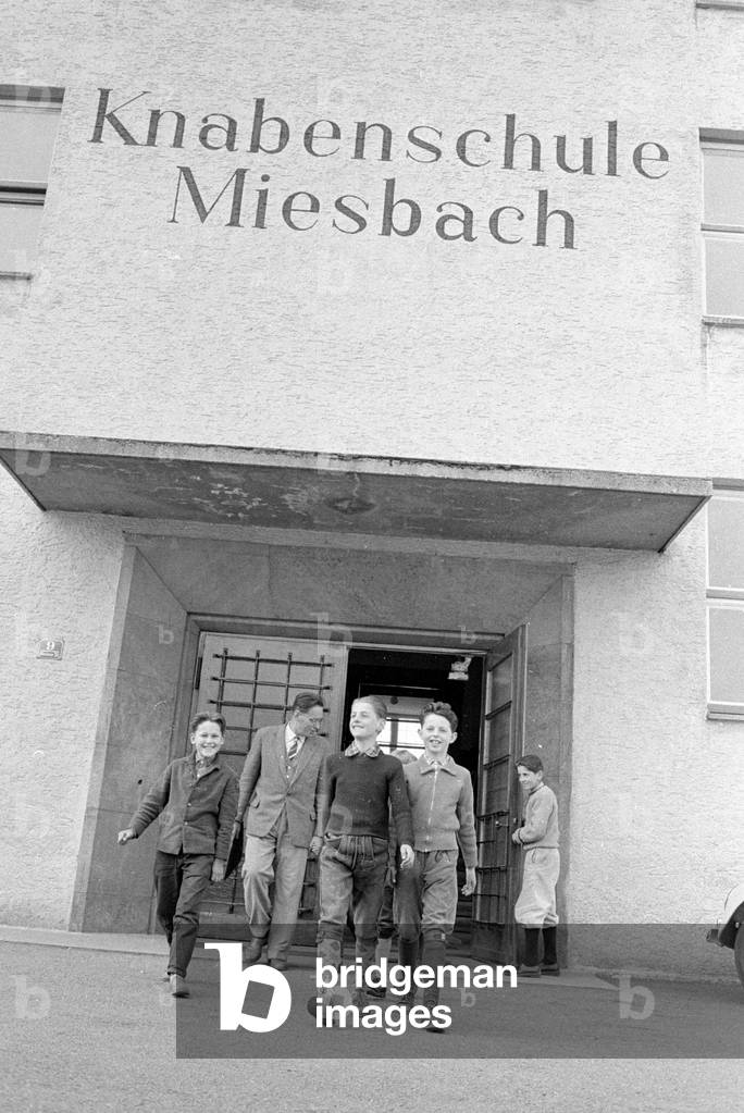 Teacher Rudolf Pikola becomes mayor, 1960 (b/w photo)