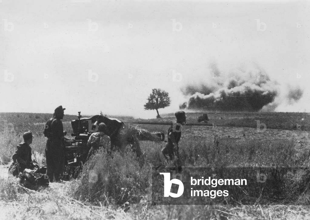 German artillery on the eastern Front, 1944 (b/w photo)