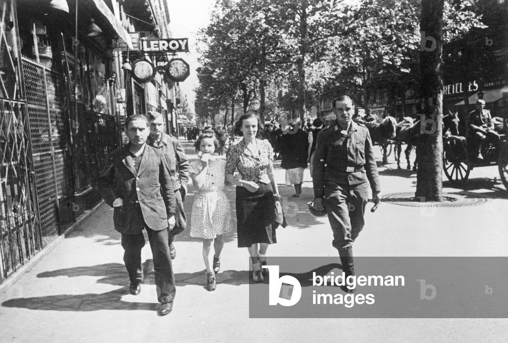 German soldiers with French civilians in Paris, 1940 (b/w photo)