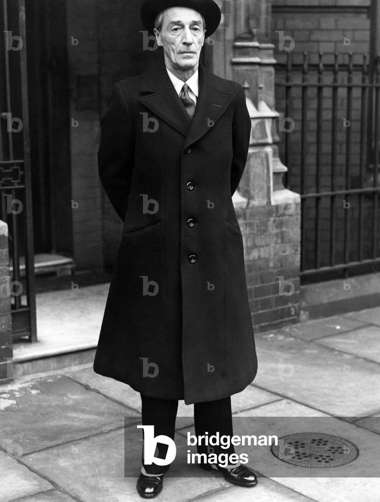 Jacobo Fitz James Stuart Falco, Duke of Alba in London, 1939 (b/w photo)