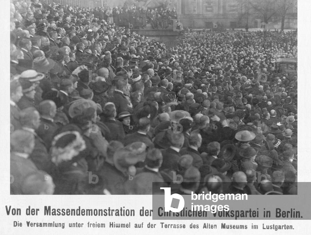 Mass demonstration of the Center Party / Christian People's Party in Berlin, 1919