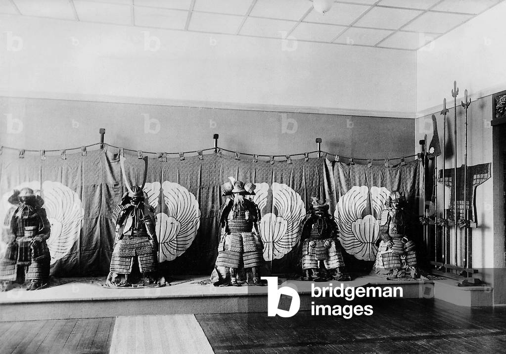 Samurai armor in an exhibition of the Berlin Museum of Arts and Crafts, 1937 (b/w photo)