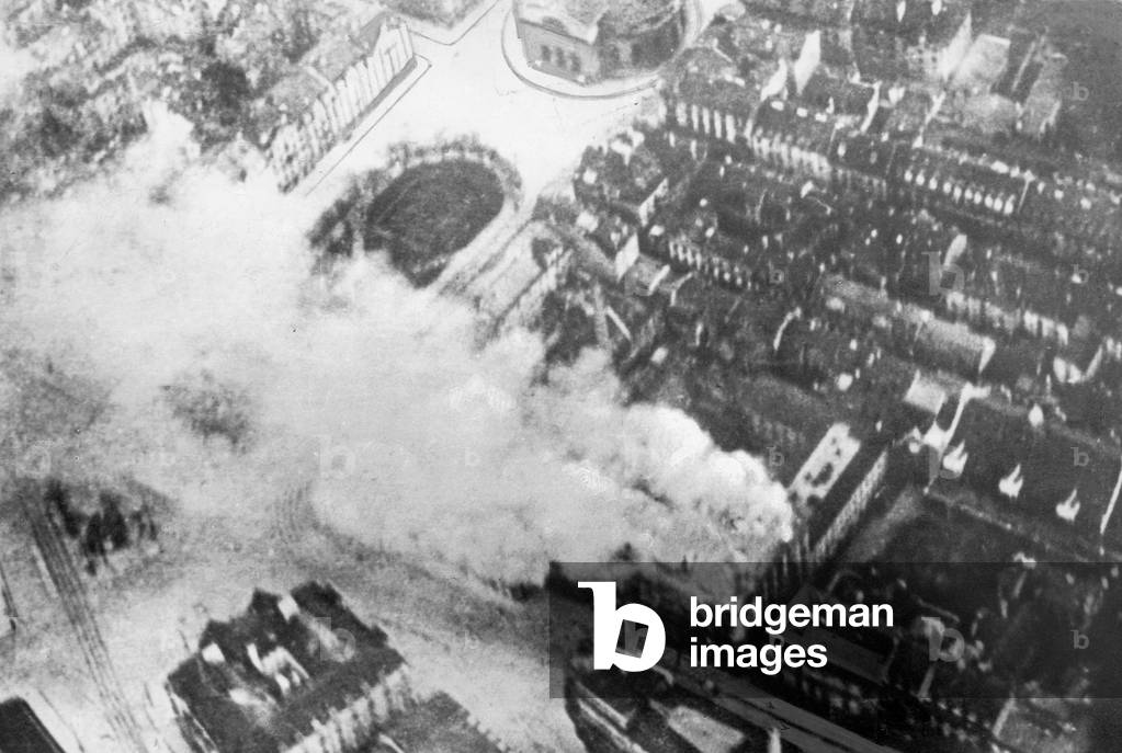 The burning Mathaeser brewery during the overthrow of the Bavarian Soviet Republic, 1919 (b/w photo)