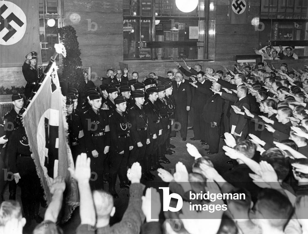 Roll call in the Scherl Publishing House in Berlin (b/w photo)