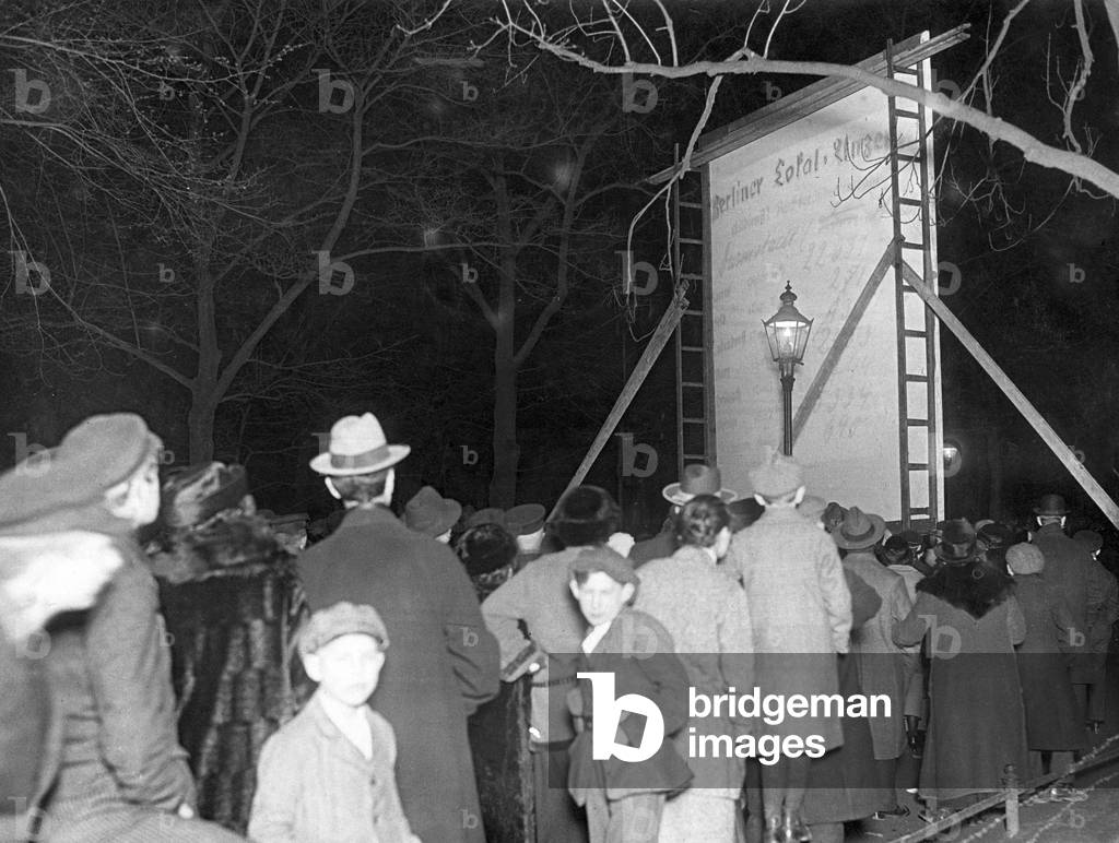 Illuminated advertisments for the presidential election in Berlin, 1925