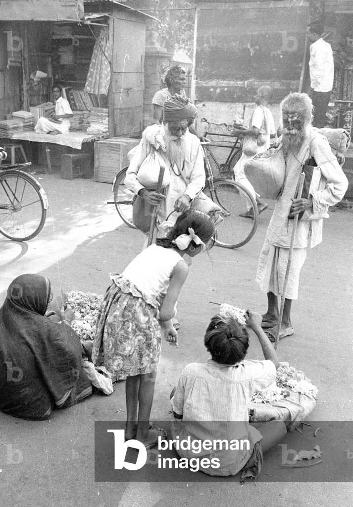 Street vendor in Benares, 1966 (b/w photo)