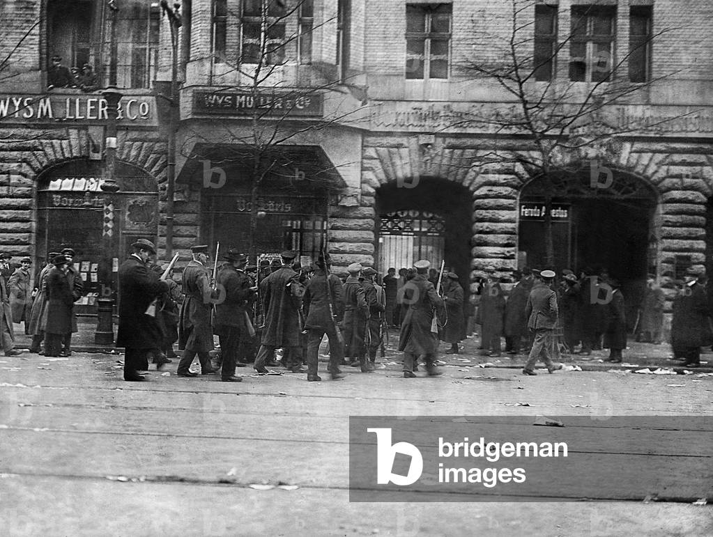 Spartacists occupy the 'Vorwaerts', 1919 (b/w photo)