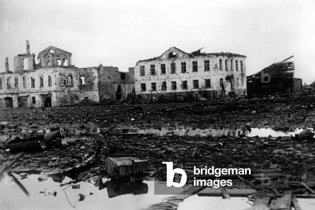 Destroyed houses in Kholm, 1942 (b/w photo)