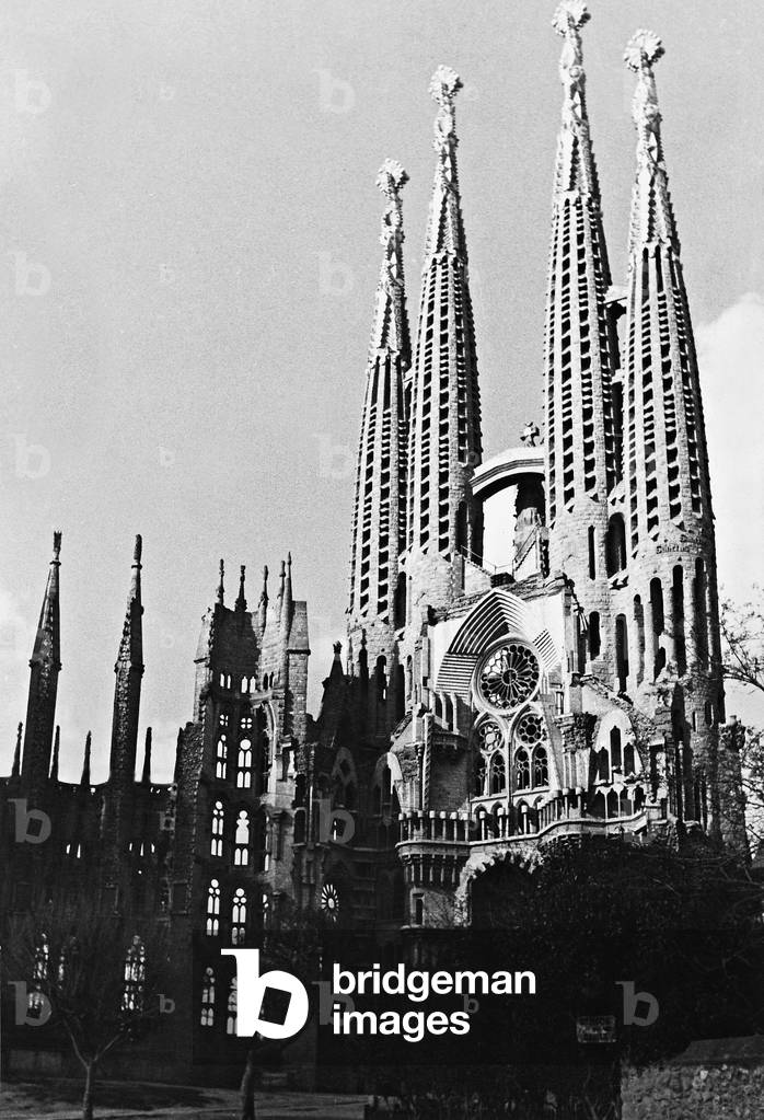 Cathedral Sagrada Familia in Barcelona, 1936 (b/w photo)