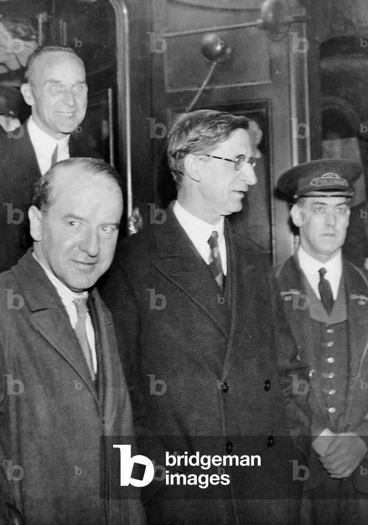 Eamon de Valera on the way to the council of the League of Nations, 1932 (b/w photo)