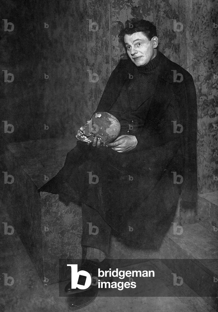 Alexander Moissi in 'Hamlet', 1922 (b/w photo)