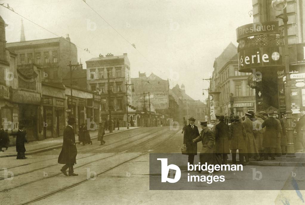 Drugstore in the Neue Gruenstrasse in Berlin, 1919