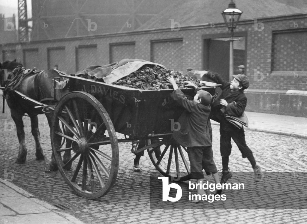 Coal shortage in Manchester, 1912 (b/w photo)