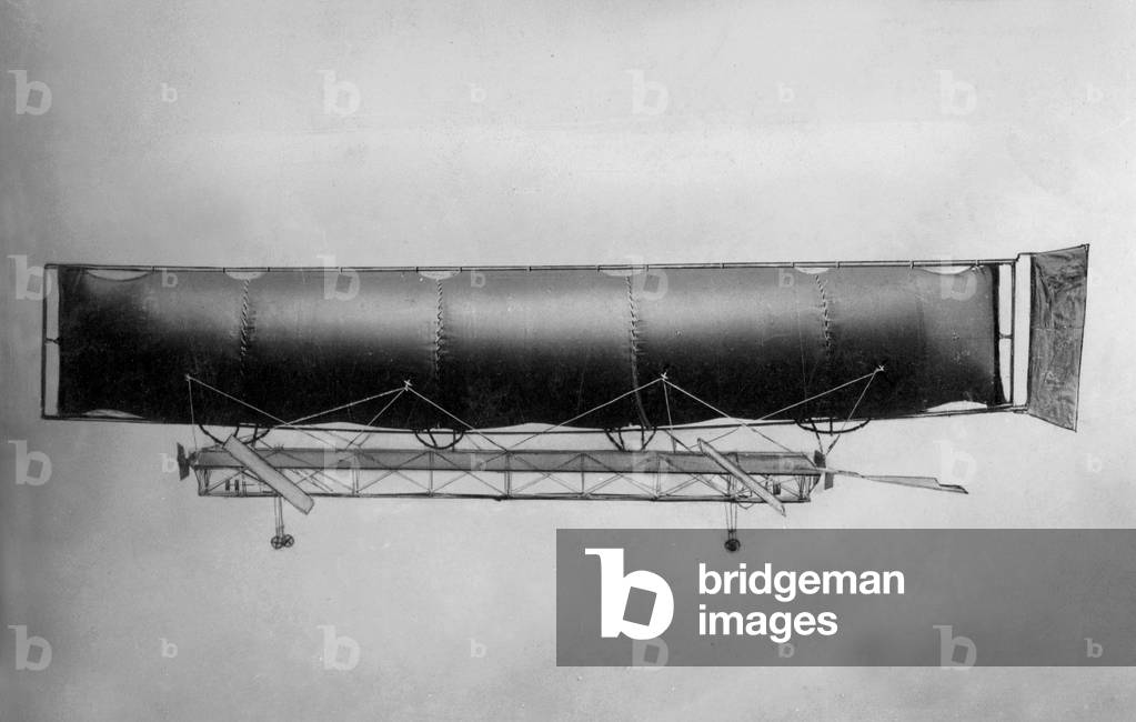 Model of an airship by Brackelsberg and von Seigneux, 1910 (b/w photo)
