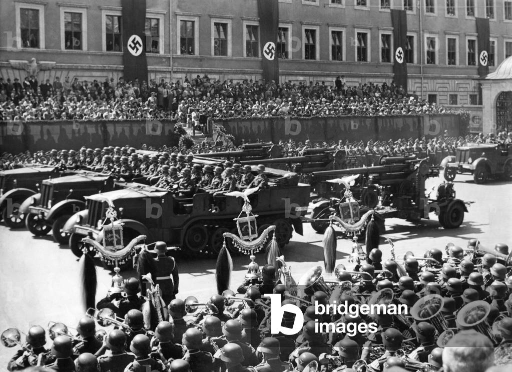 Military parade of the Wehrmacht on the occasion of Hitler's birthday in Berlin, 1939 (b/w photo)