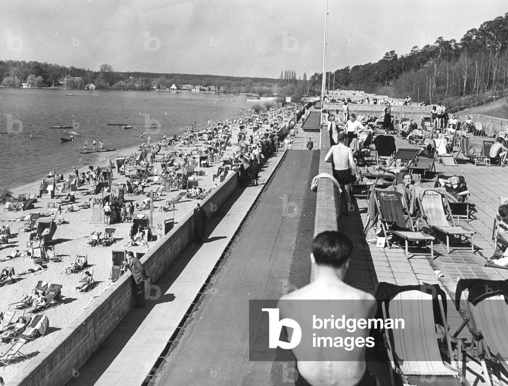 The open-air lido Strandbad Wannsee, 1940