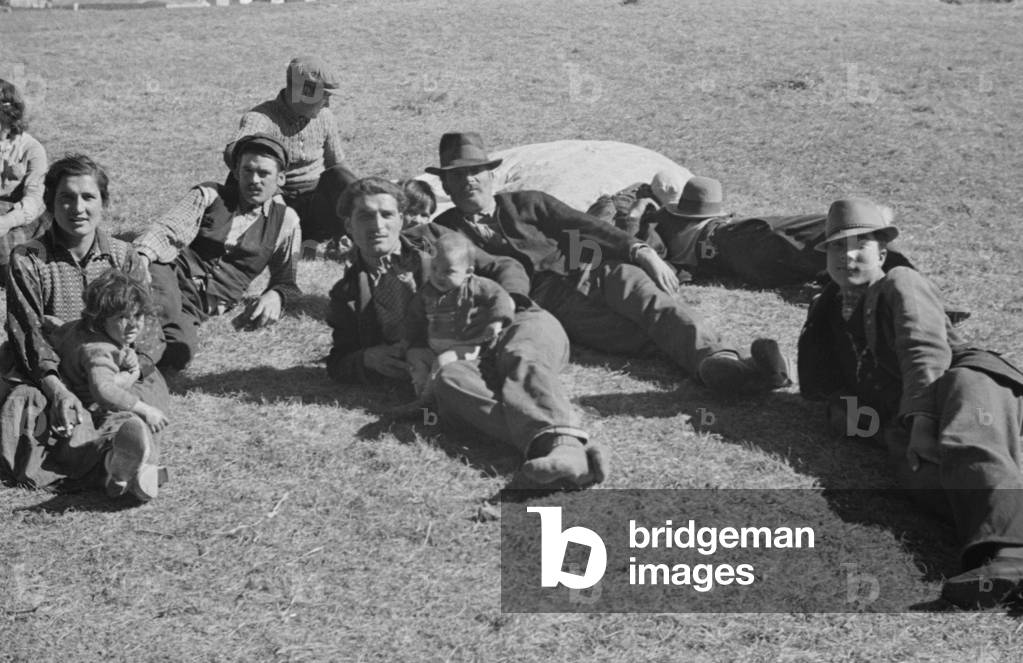Sinti and Romanies in France, 1941 (b/w photo)