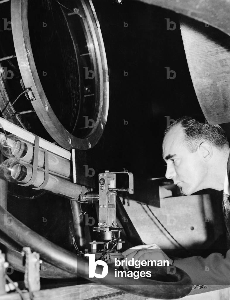 Carl Anderson in a cloud chamber, 1941 (b/w photo)