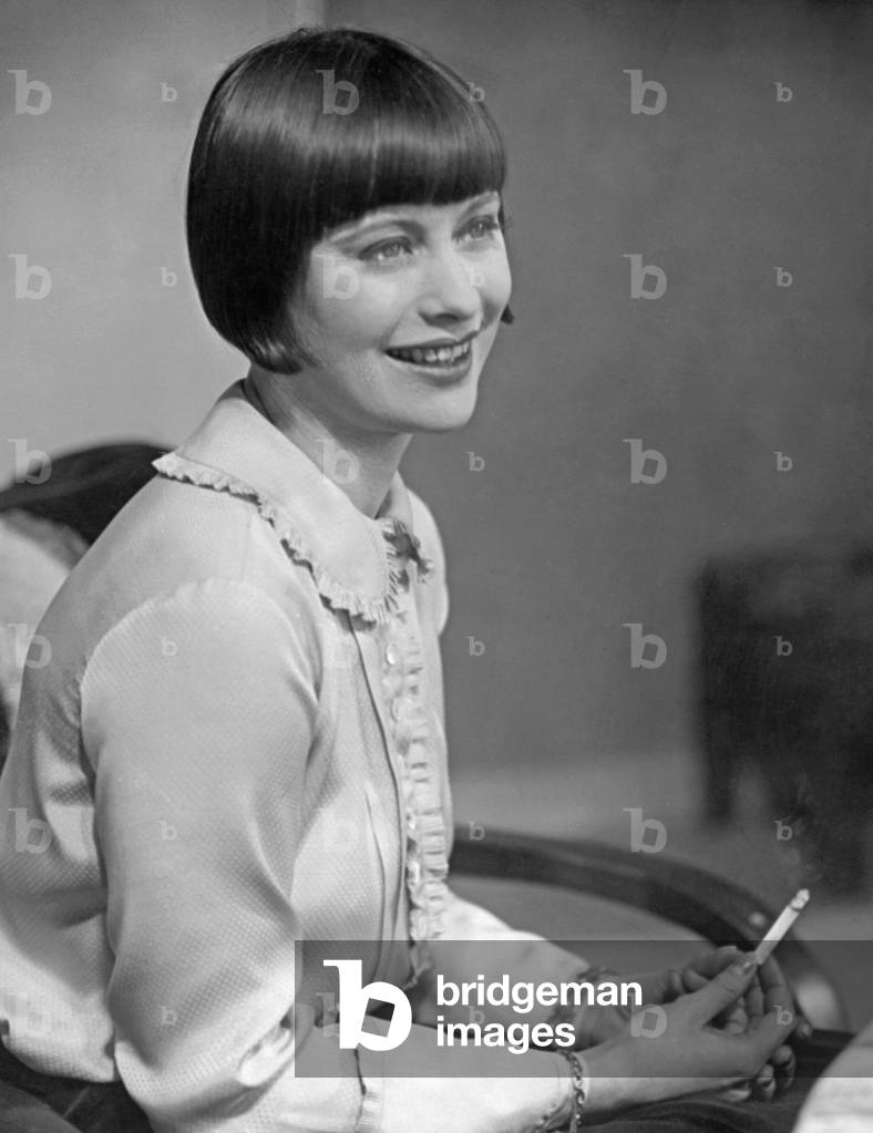 Women's emancipation in the twenties, 1920 (b/w photo)