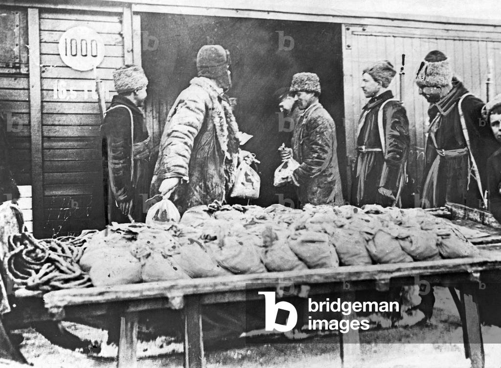 Transportation of money on sledges, 1924