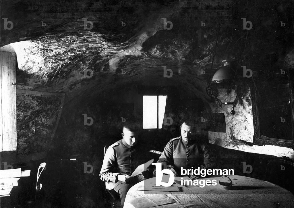 German army staff in a shelter, 1915 (b/w photo)