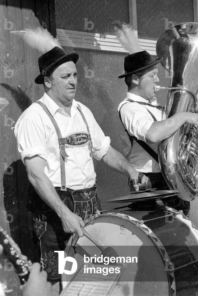 The Gebirgstrachtenerhaltungsverein Miesenbacher Ruhpolding, 1974 (b/w photo)