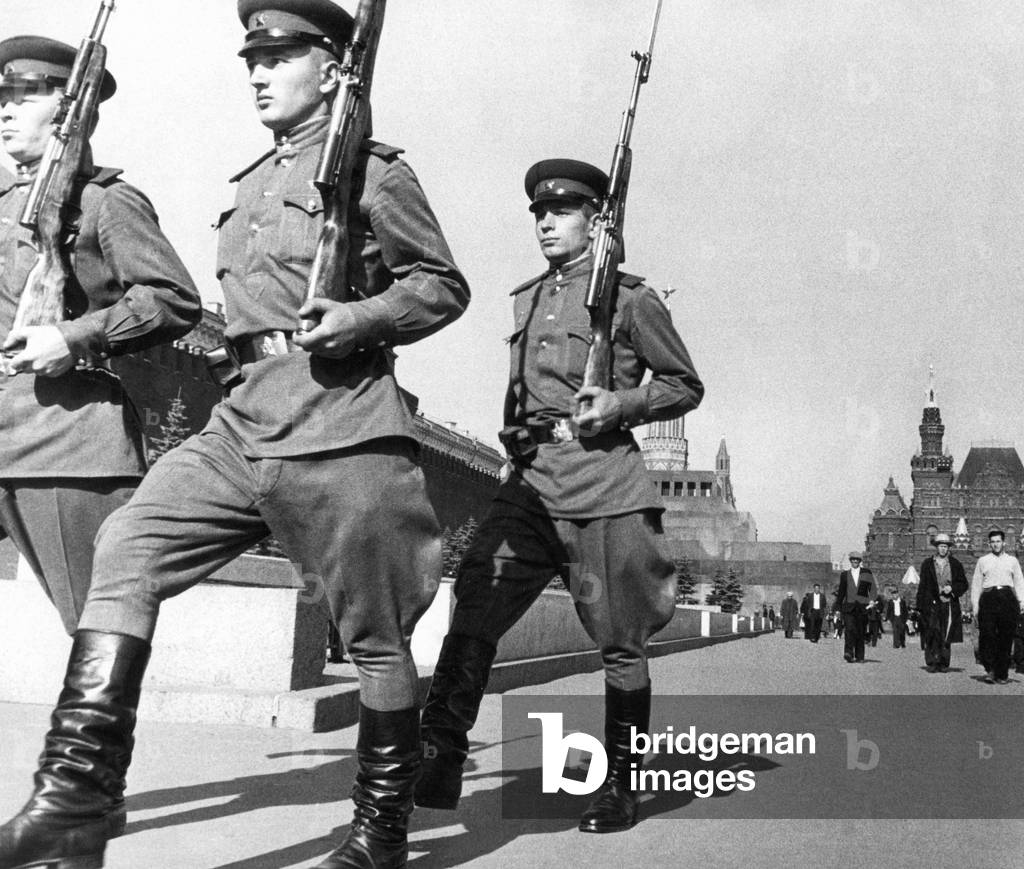 Guards in front of Lenin´s mausoleum (b/w photo)