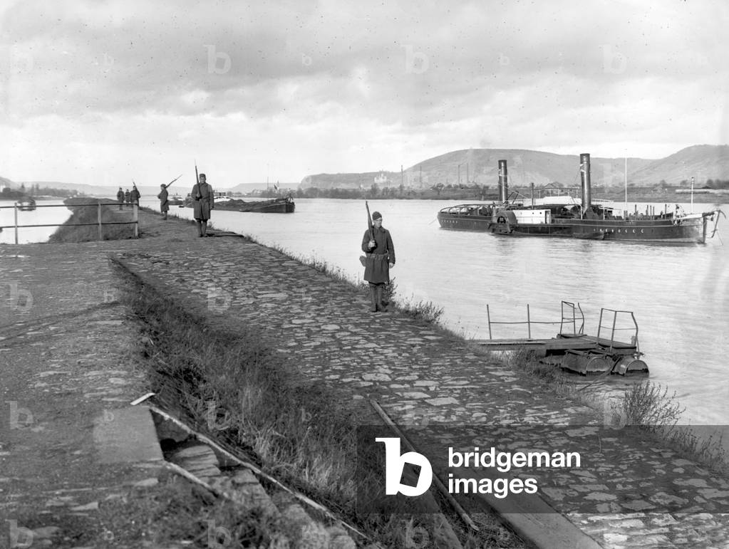 American soldiers at the Rhine near Niederbreisig, 1918