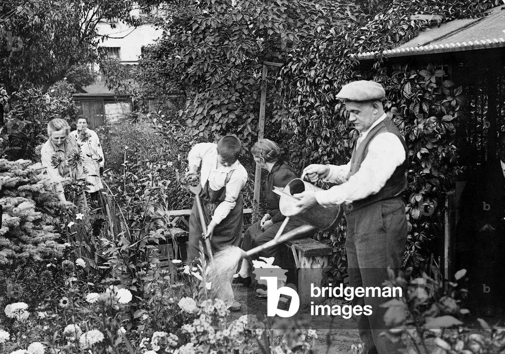 A Berliner family in their allotment, 1930 (b/w photo)