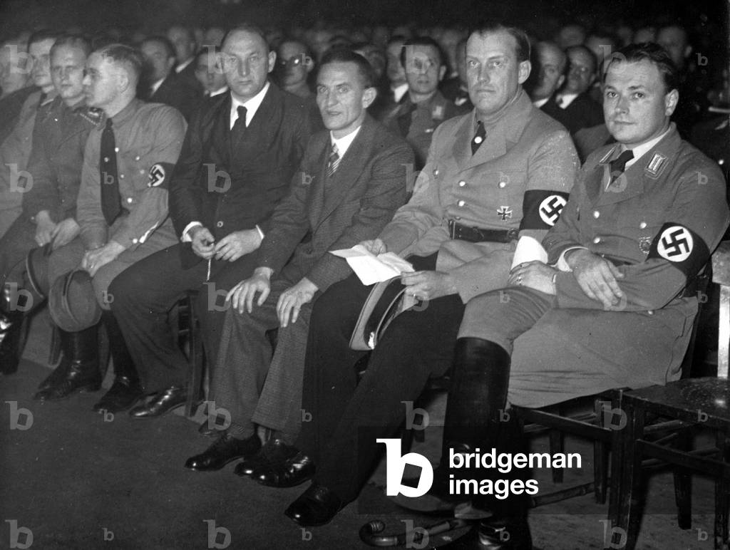 Meeting of the Berlin bank employees in the Berlin Sports Palace (b/w photo)