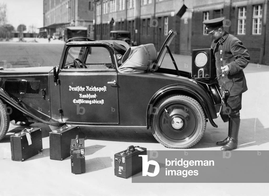 Radio wave disturbance car, 1935 (b/w photo)