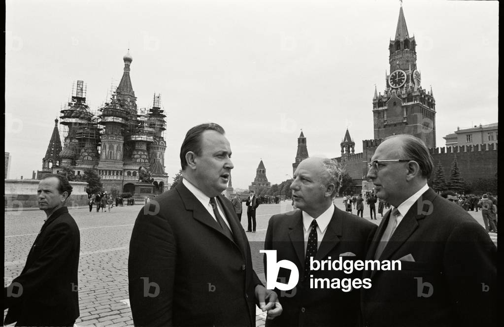 Dietrich Genscher, Walter Scheel and Wolfgang Mischnick (left to right) at Red Square, Moscow, July 1969 (b/w photo)