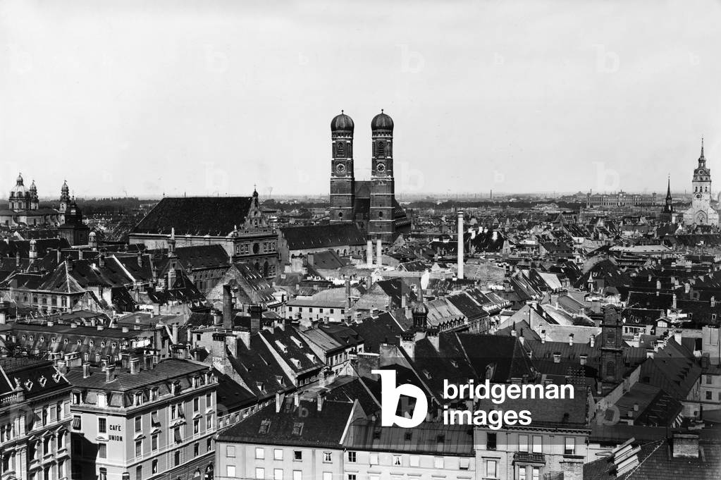 Frauenkirche in Munich, 1912 (b/w photo)