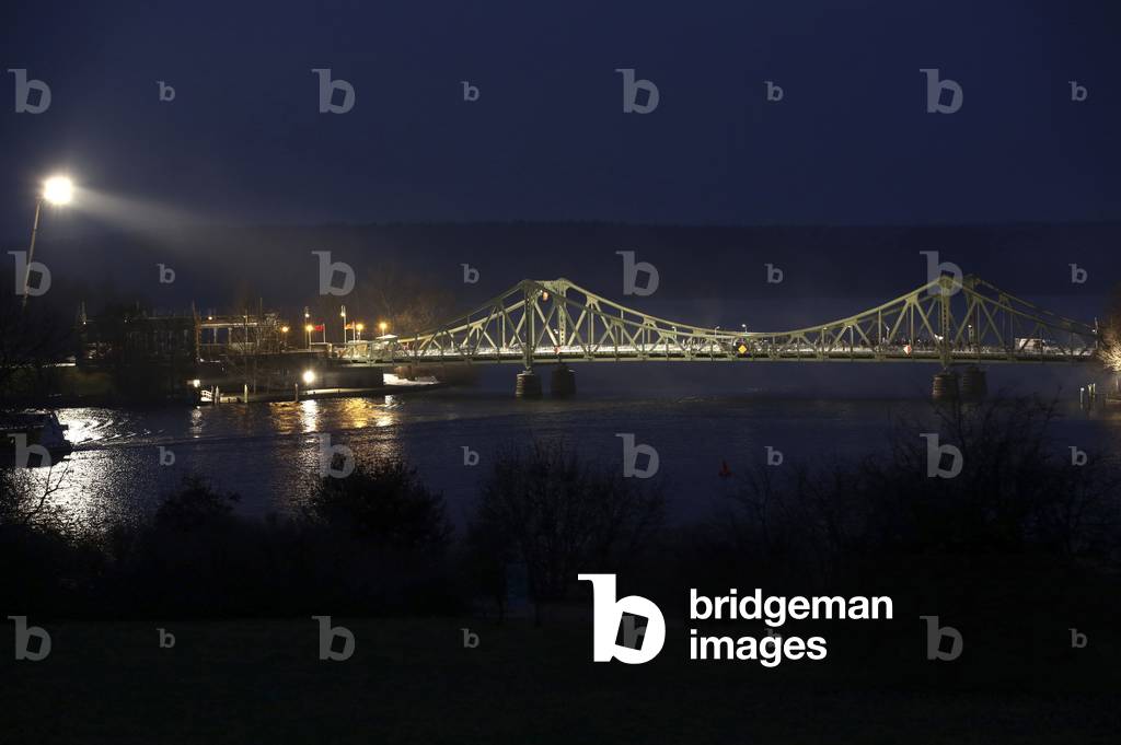 View of the film set of US agents Thrillers -St. James Place- of Steven Spielberg on the Glienicke Bridge in Potsdam, 2014 (photo)