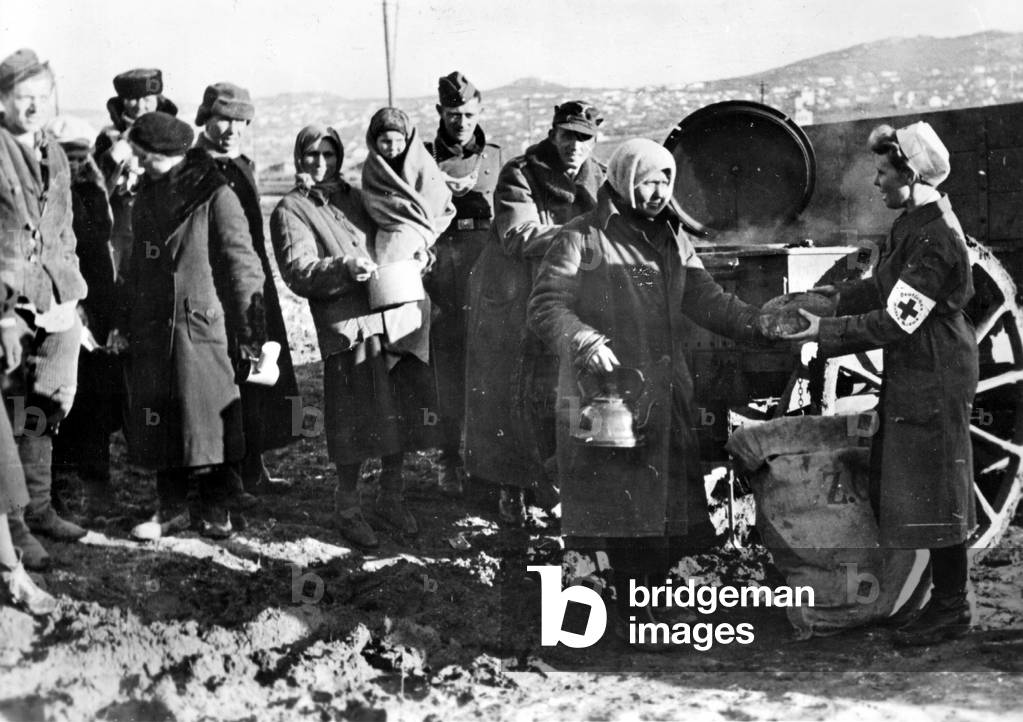 German Russians fleeing from the Red Army (b/w photo)
