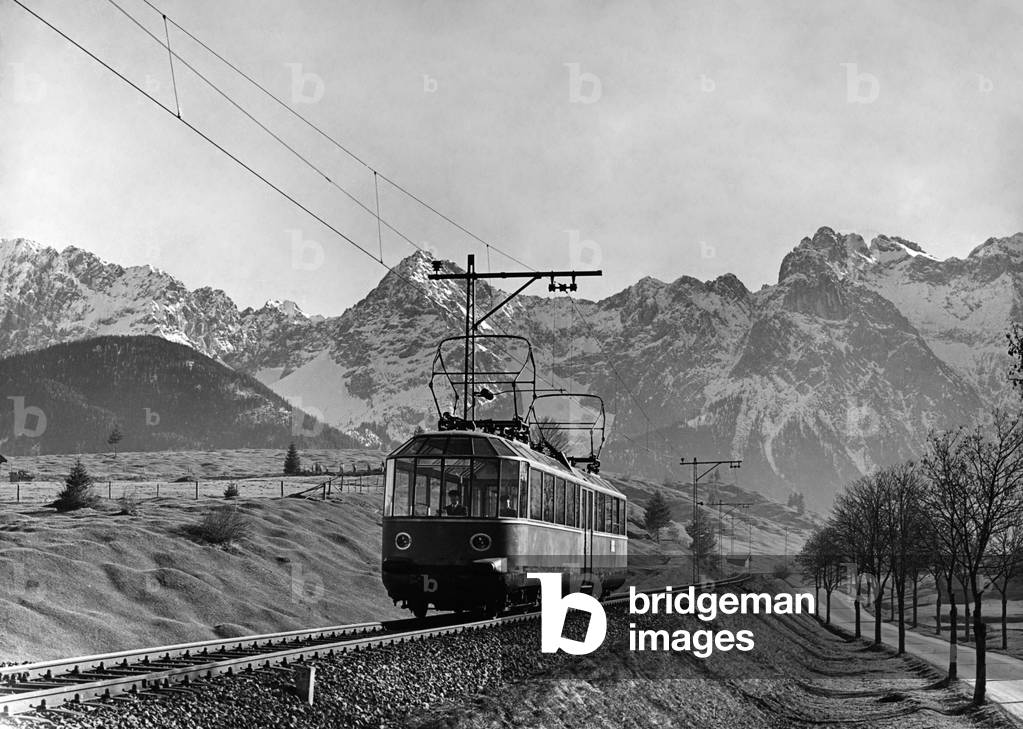 Glaeserner Zug (Glass Train), around the 1930s (b/w photo)