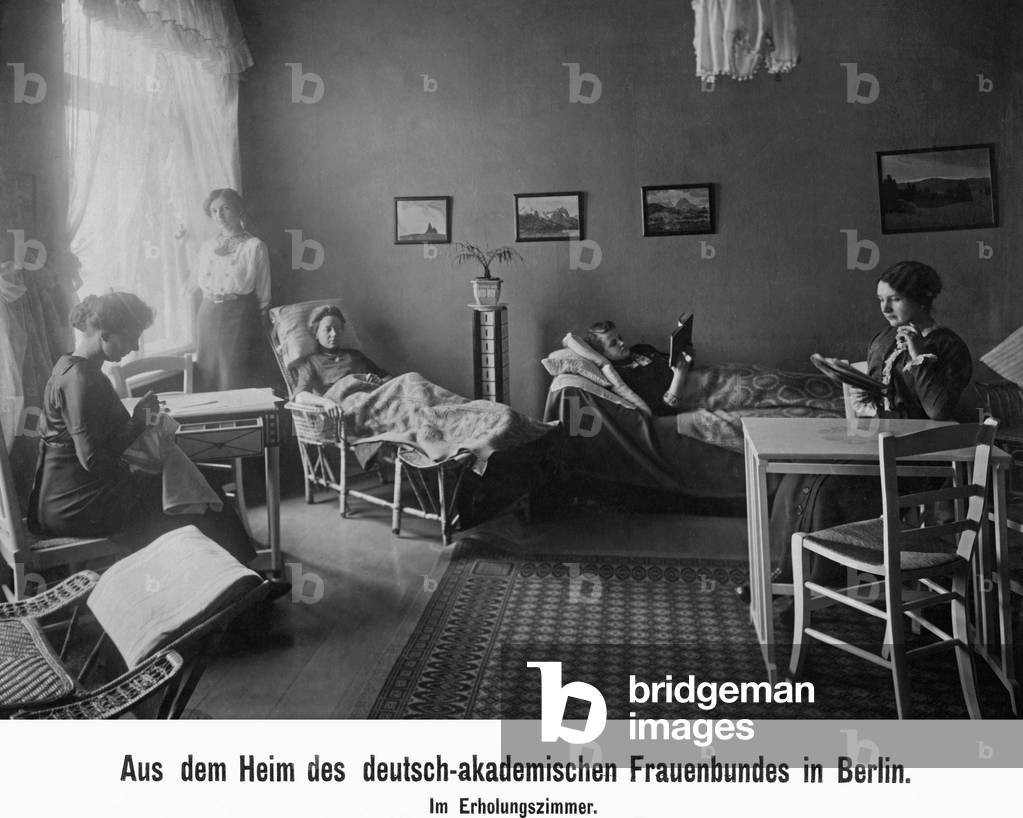 The German Academic Women's Association, 1914 (b/w photo)