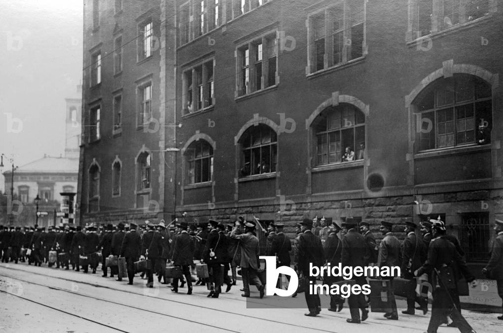March of the reservists, 1913 (b/w photo)