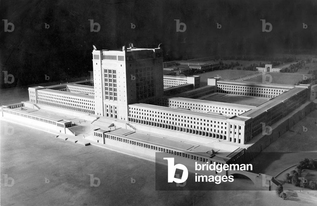 Model of the 'High School' by Hermann Giesler. (b/w photo)