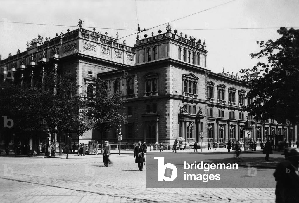Vienna stock market, 1931 (b/w photo)