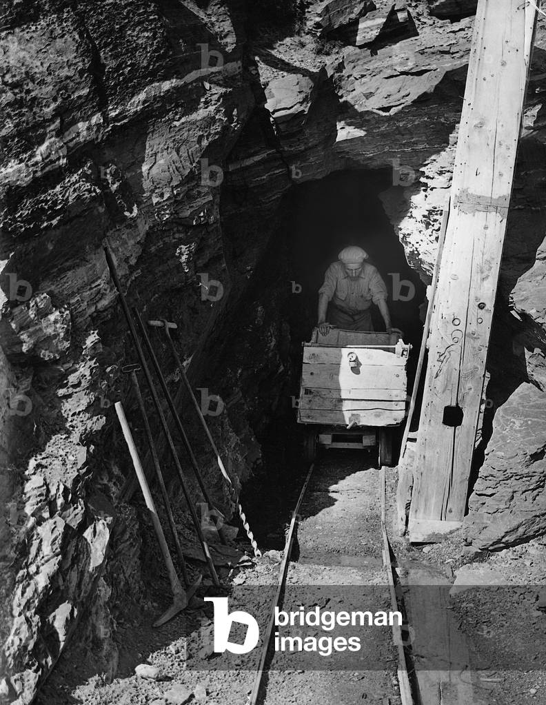 Goldmine in Montana, 1929 (b/w photo)