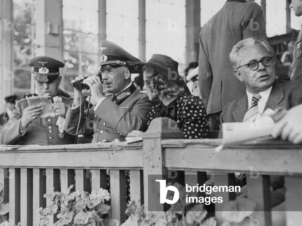 Edmund Wachenfeld and Heinrich Hoffmann in Riem (b/w photo)