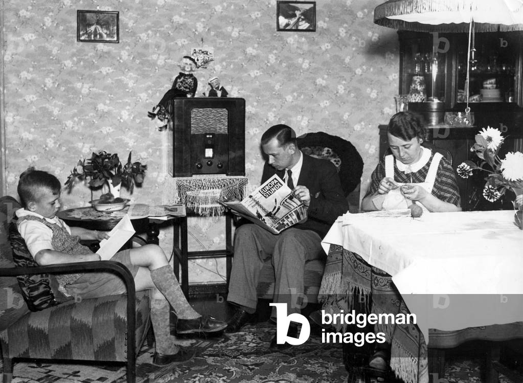 Listeners in front of a radio device, 1936 (b/w photo)
